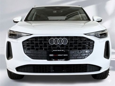 Used 2025 Audi Q5 Premium w/ Convenience Package image 24