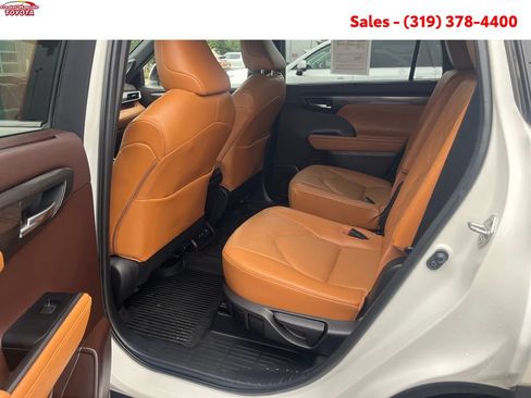 Certified 2021 Toyota Highlander Platinum AWD/4WD image 25