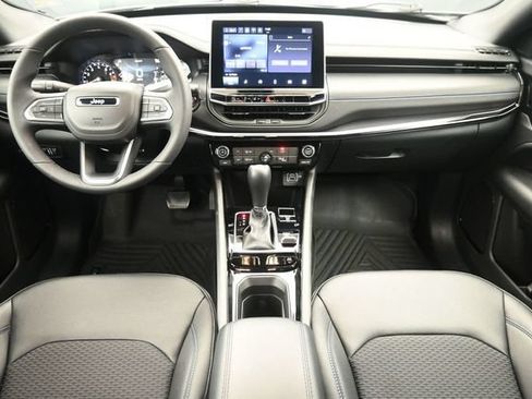 Used 2025 Jeep Compass Latitude w/ Altitude Special Edition AWD/4WD image 19