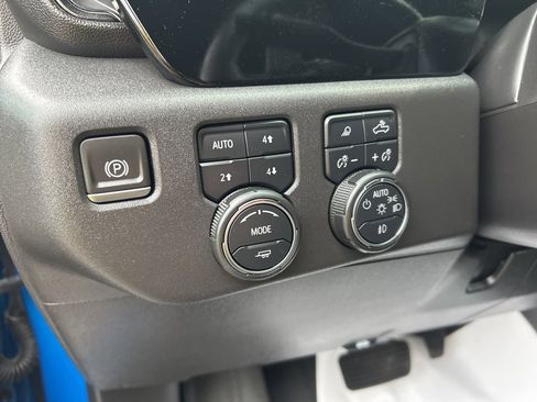 Used 2024 Chevrolet Silverado 1500 ZR2 image 12