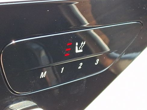 Used 2024 Mercedes-Benz GLC 300 4MATIC image 23
