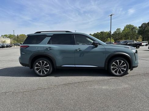 New 2026 Nissan Pathfinder Platinum AWD/4WD image 9