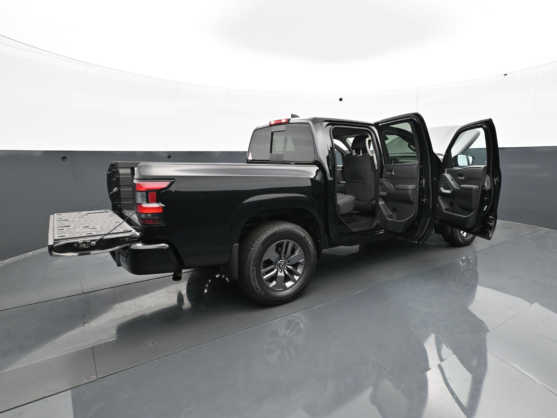 Used 2025 Nissan Frontier SV w/ SV Convenience Package AWD/4WD image 40