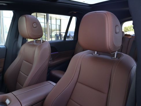 Certified 2025 Mercedes-Benz GLS 450 4MATIC image 11