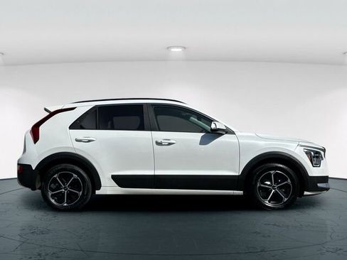 Used 2024 Kia Niro EX FWD image 7
