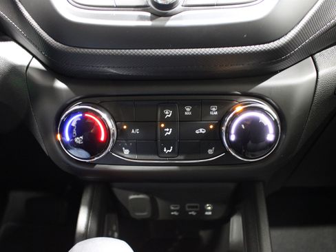 Used 2023 Chevrolet TrailBlazer LT FWD image 17