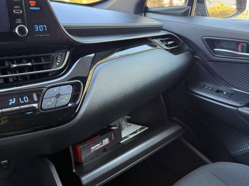 Used 2019 Toyota C-HR LE FWD image 33