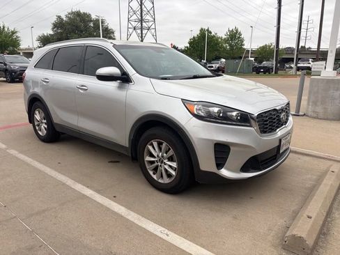 Used 2020 Kia Sorento LX w/ LX I4 Convenience Package FWD image 2