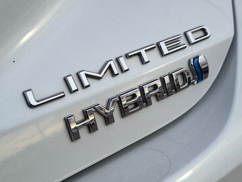 Used 2019 Toyota Avalon Limited image 11