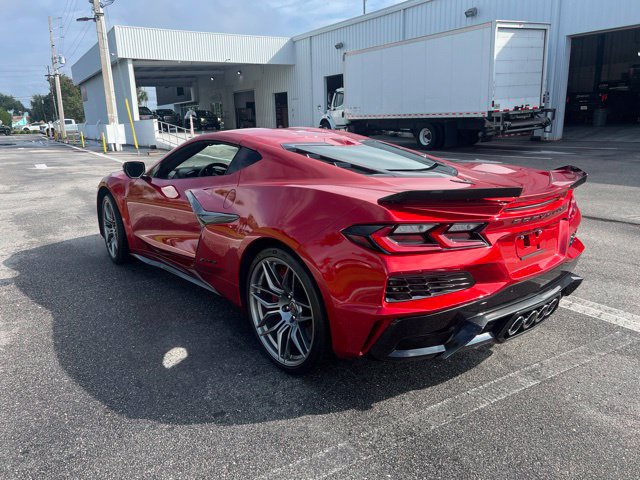 Used 2024 Chevrolet Corvette Z06 RWD image 4