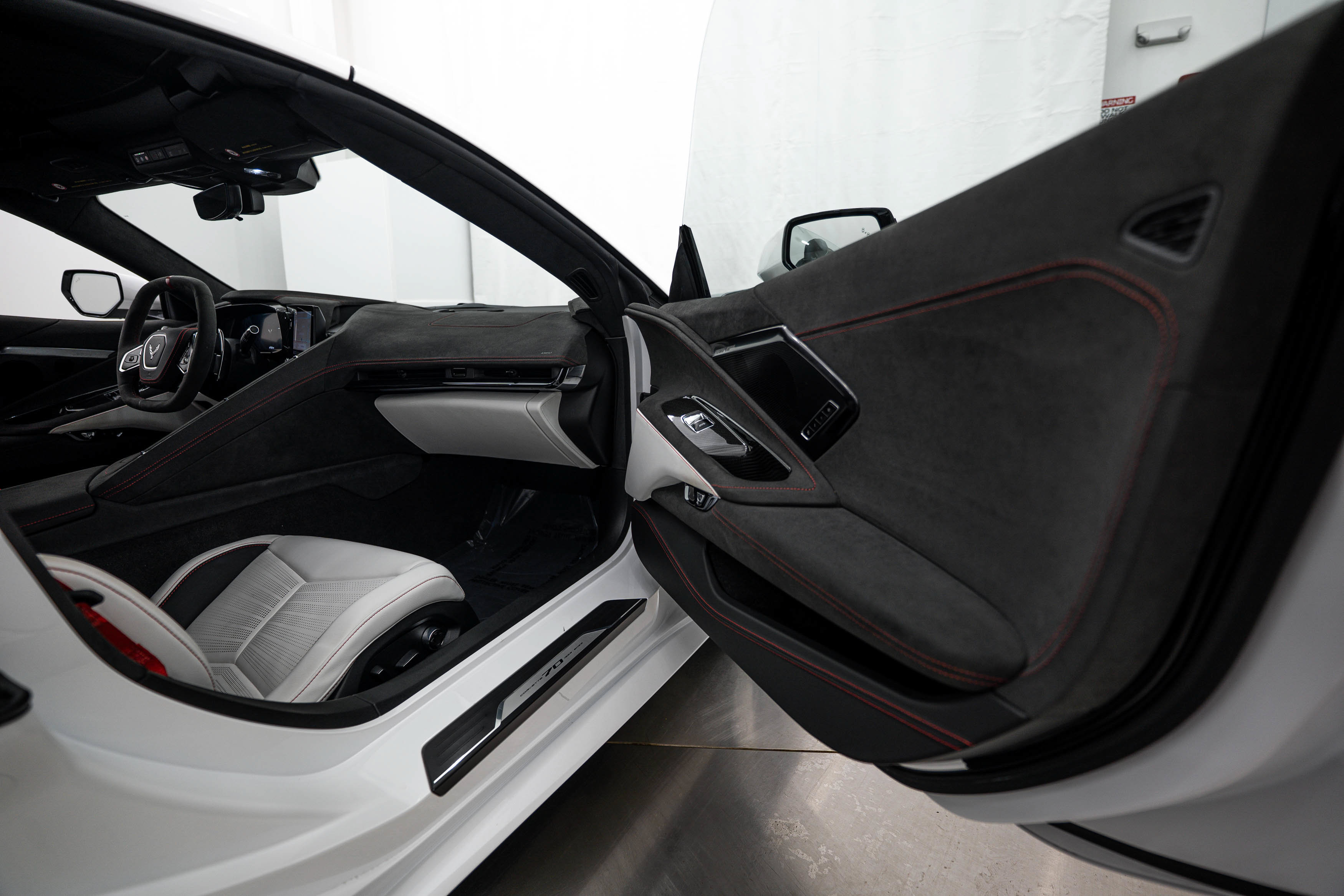 Used 2023 Chevrolet Corvette Stingray Premium Cpe w/ Z51 Performance Package RWD image 15