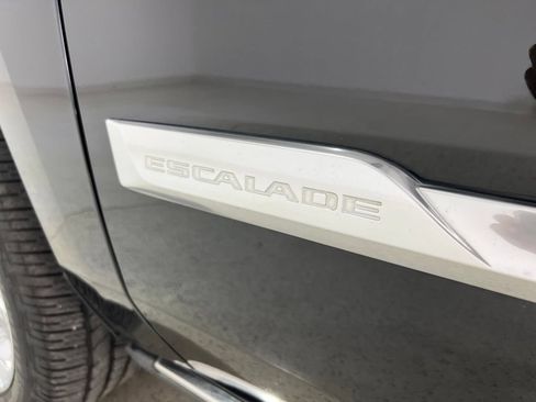 Used 2018 Cadillac Escalade Premium Luxury AWD/4WD image 31