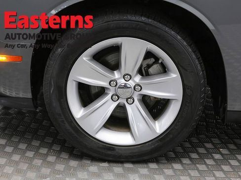 Used 2023 Dodge Challenger SXT image 31