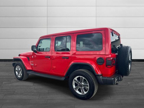Used 2022 Jeep Wrangler Unlimited Sahara w/ LED Lighting Group AWD/4WD image 5
