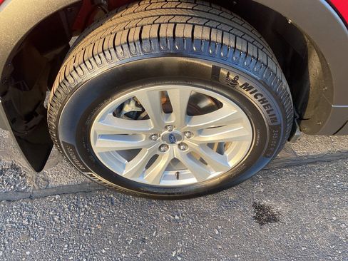 Used 2018 Ford Explorer XLT w/ Equipment Group 202A image 19