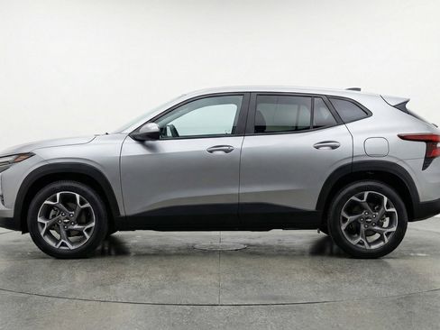 Used 2025 Chevrolet Trax LT FWD image 5