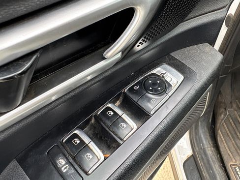 Used 2020 Kia Telluride S FWD image 32