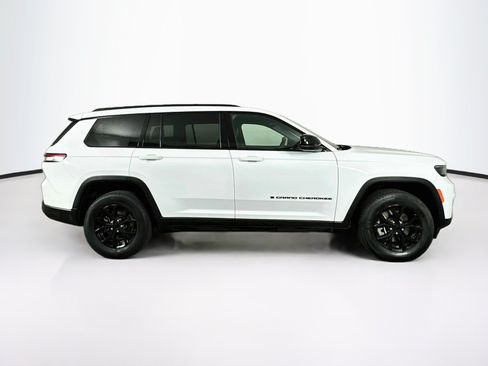 Used 2024 Jeep Grand Cherokee L Laredo AWD/4WD image 10