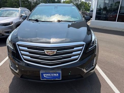 Used 2017 Cadillac XT5 FWD image 2