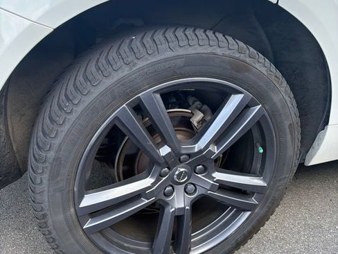 Used 2020 Volvo XC60 T5 Momentum w/ Protection Package AWD/4WD image 18