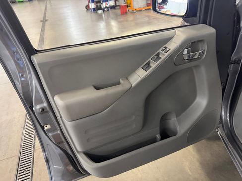Used 2020 Nissan Frontier SV RWD image 13