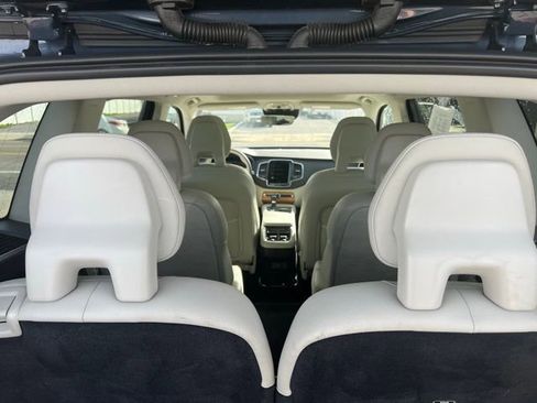 Used 2021 Volvo XC90 T6 Momentum w/ Protection Package Premier image 9