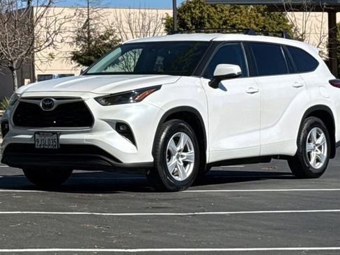 Used 2023 Toyota Highlander LE image 10