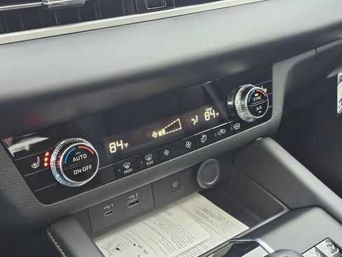 New 2025 Mitsubishi Outlander SE image 21