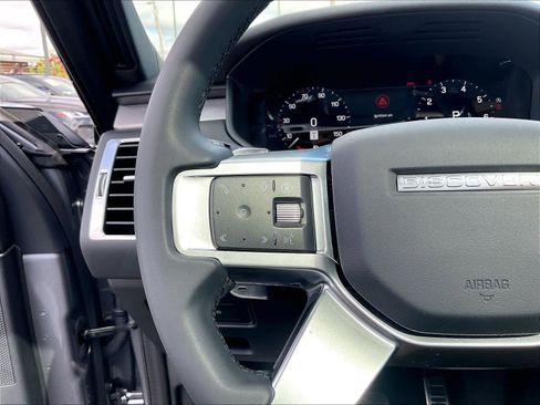 Used 2025 Land Rover Discovery Dynamic SE AWD/4WD image 18