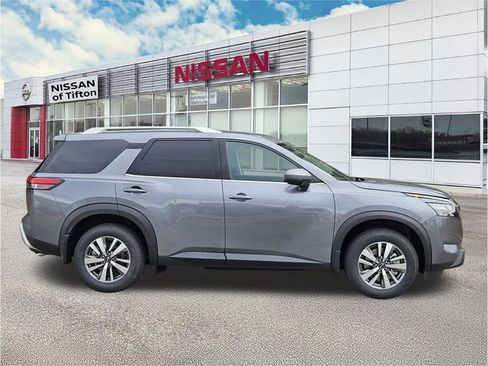 New 2025 Nissan Pathfinder SL image 3