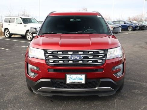 Used 2017 Ford Explorer XLT w/ Equipment Group 202A image 3