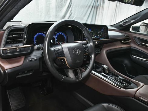 Used 2024 Toyota Crown AWD/4WD image 21