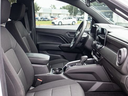 Used 2025 Chevrolet Colorado W/T RWD image 18