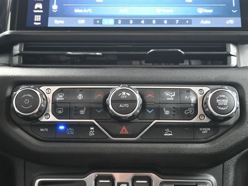 Used 2024 Jeep Wrangler Unlimited image 28