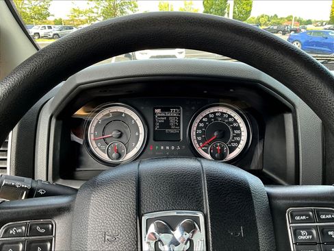 Used 2020 RAM 1500 Classic SLT AWD/4WD image 12