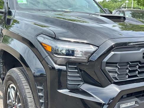 Used 2025 Toyota Tacoma TRD Sport AWD/4WD image 11