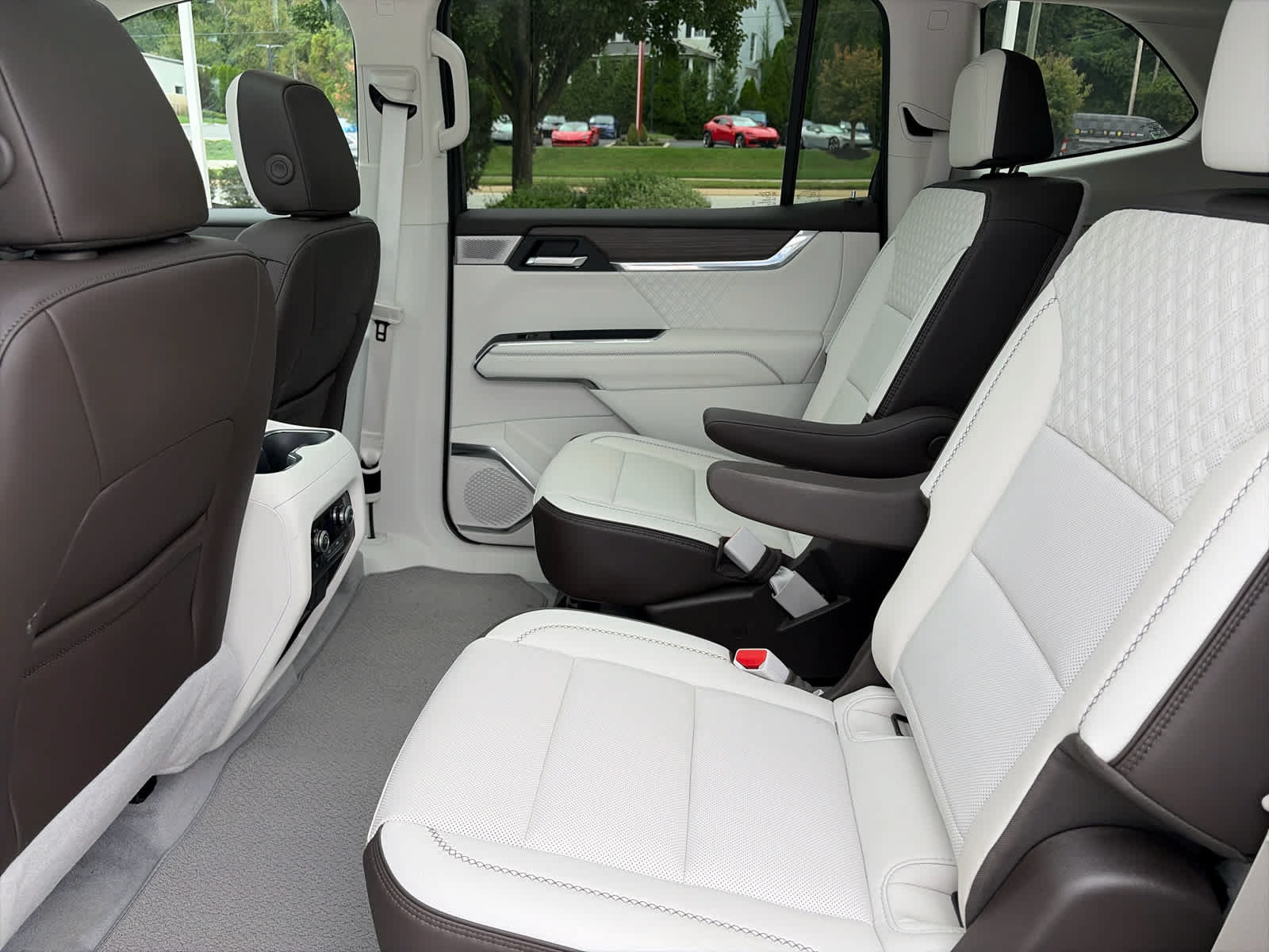 Used 2024 GMC Acadia Denali w/ Super Cruise Package AWD/4WD image 9