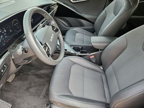 Used 2023 Kia Niro Wind w/ Wind Preserve Package FWD image 2