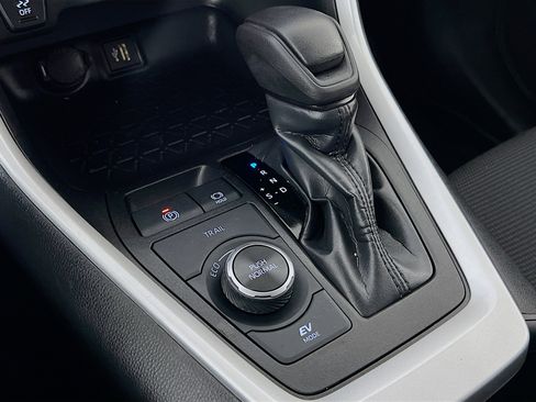 Used 2024 Toyota RAV4 LE image 17