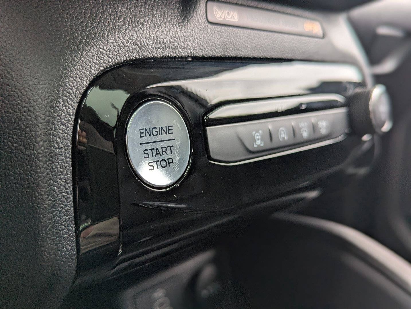 Used 2025 Ford Escape Active AWD/4WD image 15