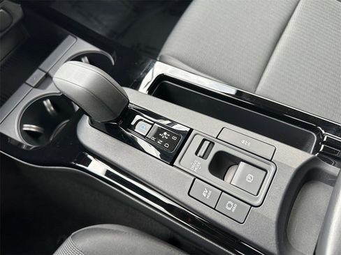 Used 2024 Toyota Prius LE image 21