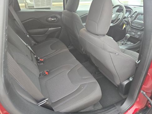 Used 2020 Jeep Cherokee Latitude w/ Cold Weather Group image 10