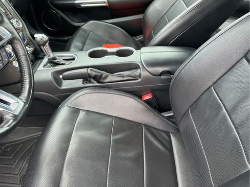 Used 2022 Ford Mustang Premium RWD image 7