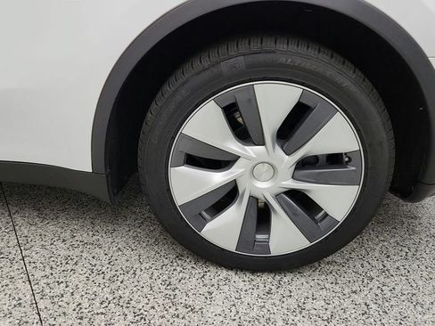 Used 2023 Tesla Model Y AWD image 9