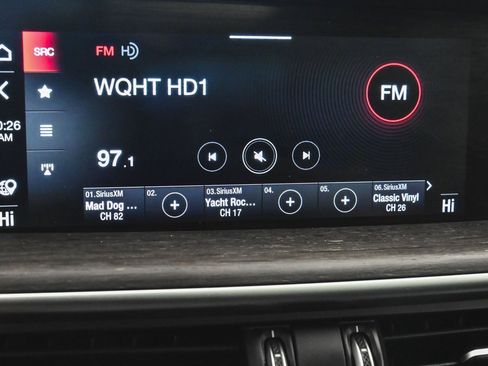 Used 2023 Alfa Romeo Stelvio Ti image 17