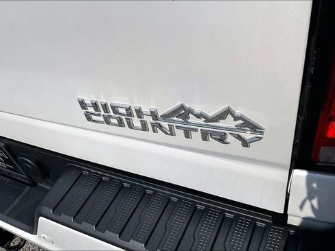 Used 2024 Chevrolet Silverado 2500 High Country w/ High Country Premium Package AWD/4WD image 25
