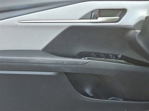 Used 2025 Toyota Camry SE image 13