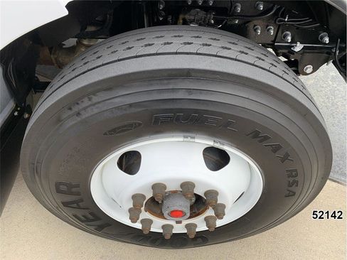 Used 2022 Ford F750 2WD Regular Cab Super Duty image 20