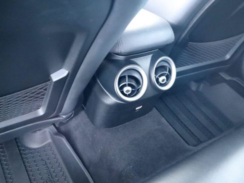 Used 2017 Alfa Romeo Giulia w/ Sport Appearance Package RWD image 32