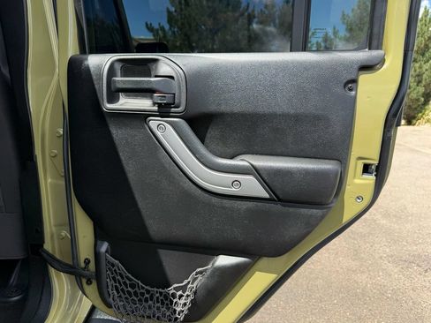 Used 2013 Jeep Wrangler Unlimited Sahara w/ Connectivity Group AWD/4WD image 18